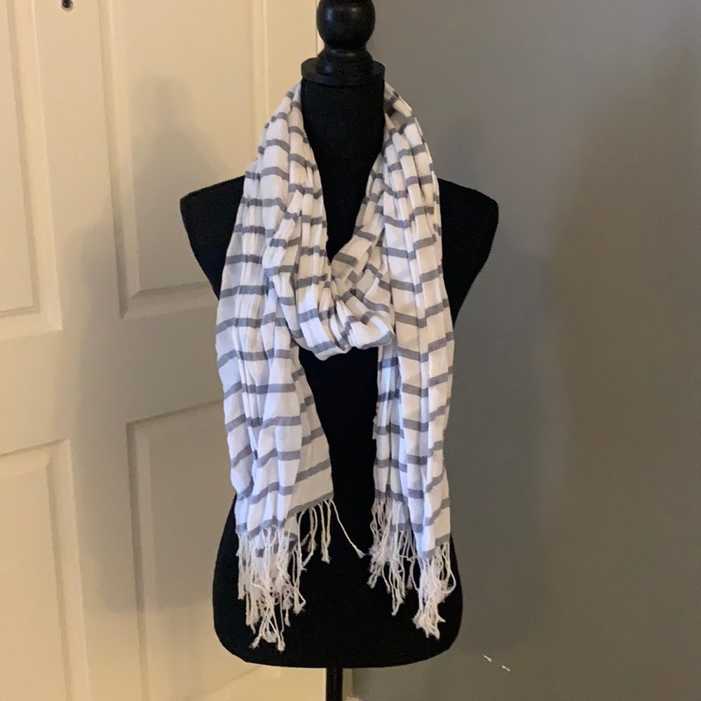 Women’s HOLLISTER Scarf/Shawl